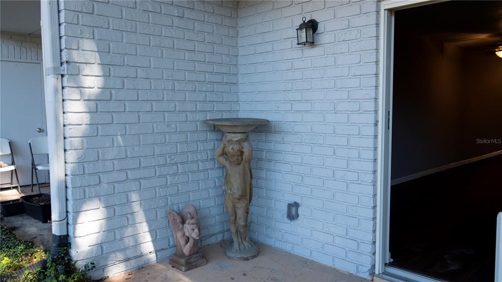 For Sale: $155,000 (1 beds, 1 baths, 678 Square Feet)