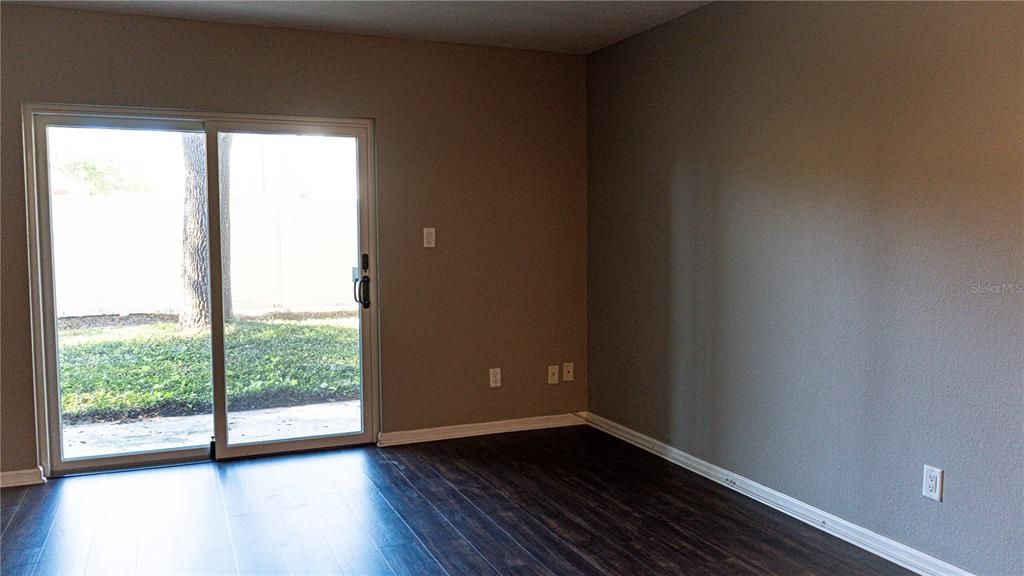 For Sale: $155,000 (1 beds, 1 baths, 678 Square Feet)