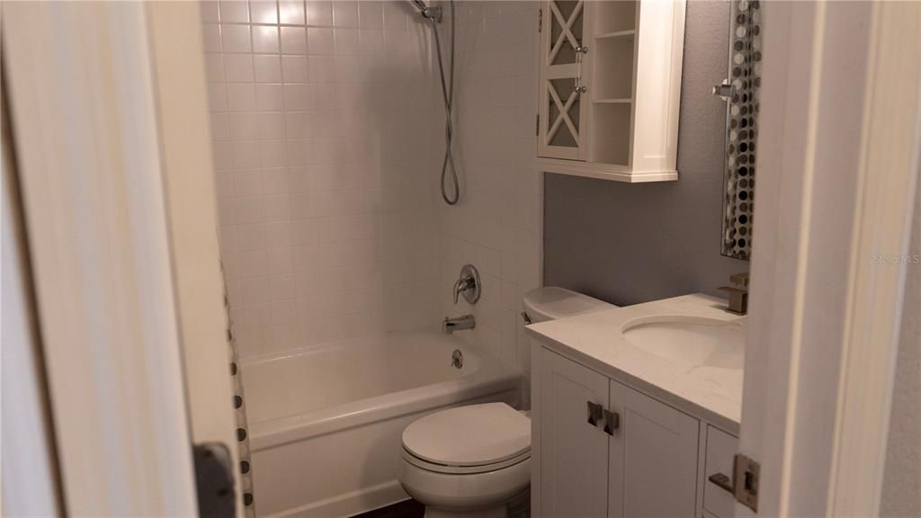 For Sale: $155,000 (1 beds, 1 baths, 678 Square Feet)