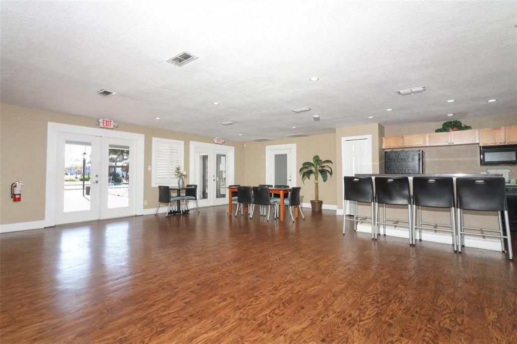 For Sale: $155,000 (1 beds, 1 baths, 678 Square Feet)