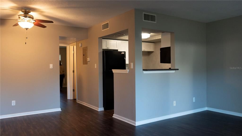 For Sale: $155,000 (1 beds, 1 baths, 678 Square Feet)