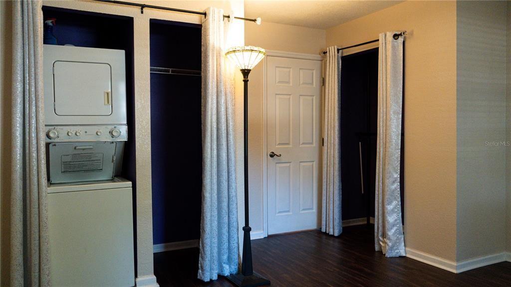 For Sale: $155,000 (1 beds, 1 baths, 678 Square Feet)