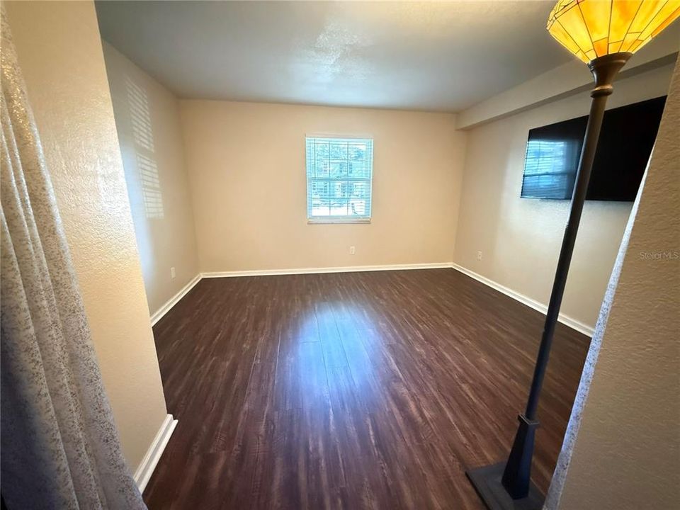 For Sale: $155,000 (1 beds, 1 baths, 678 Square Feet)