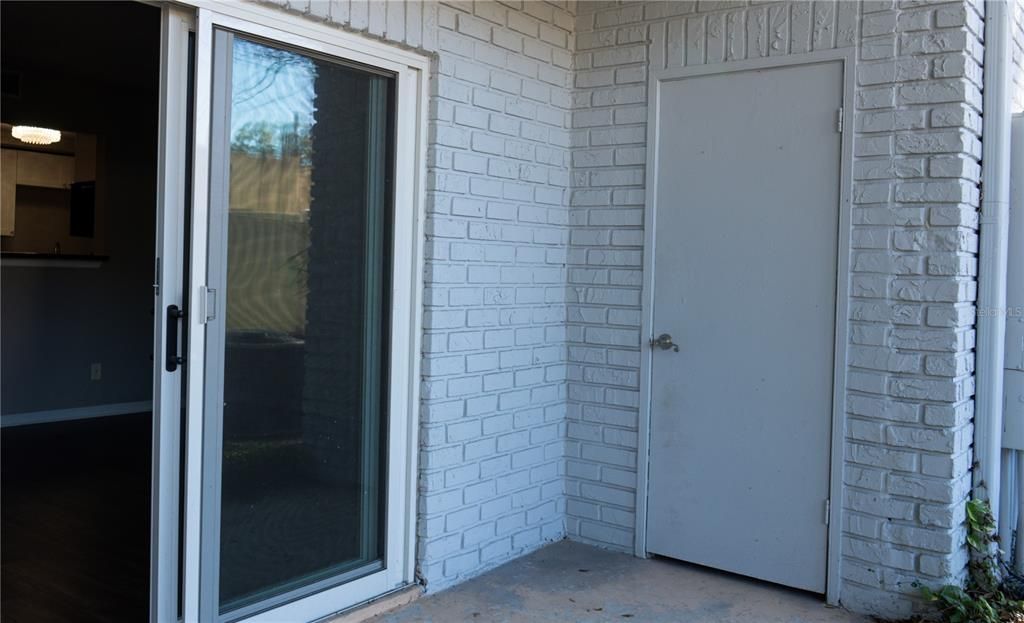 For Sale: $155,000 (1 beds, 1 baths, 678 Square Feet)