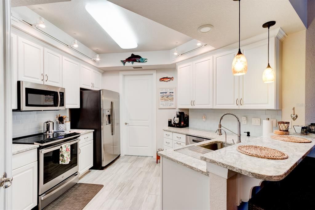 待售: $474,999 (2 贝兹, 2 浴室, 1384 平方英尺)