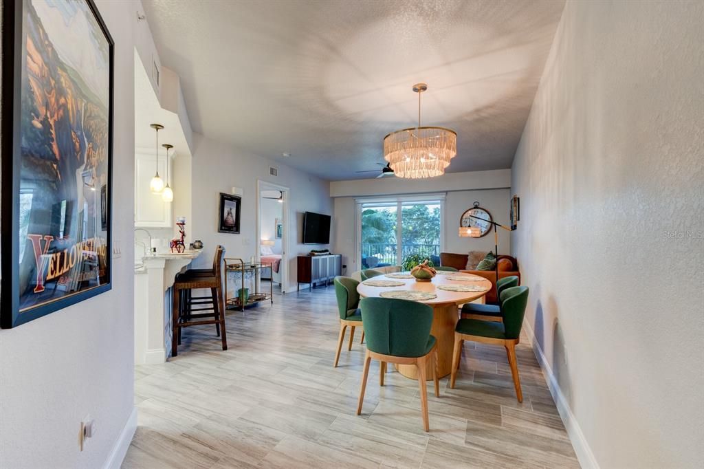 待售: $474,999 (2 贝兹, 2 浴室, 1384 平方英尺)