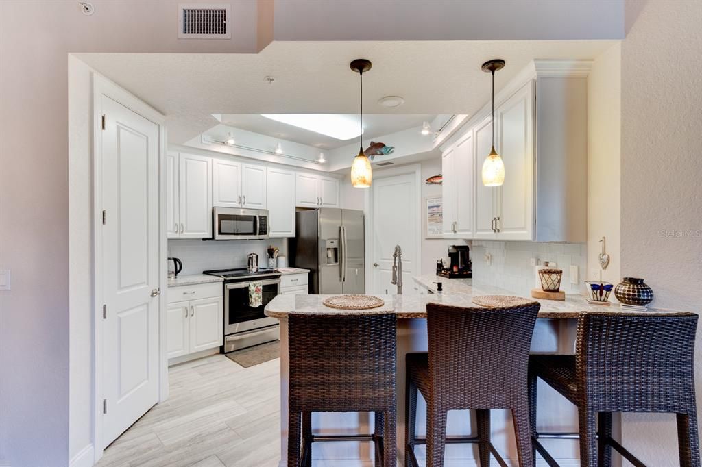 待售: $474,999 (2 贝兹, 2 浴室, 1384 平方英尺)