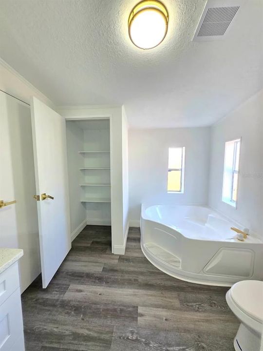 En Venta: $274,000 (4 camas, 2 baños, 1782 Pies cuadrados)