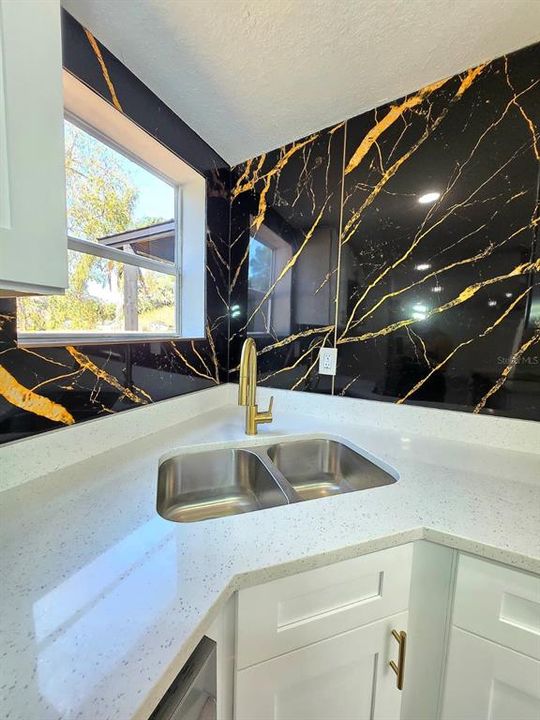 En Venta: $274,000 (4 camas, 2 baños, 1782 Pies cuadrados)