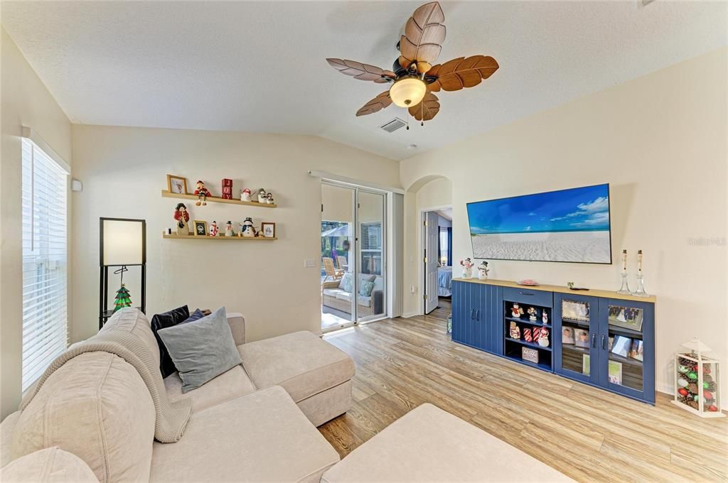 待售: $425,000 (3 贝兹, 2 浴室, 1358 平方英尺)