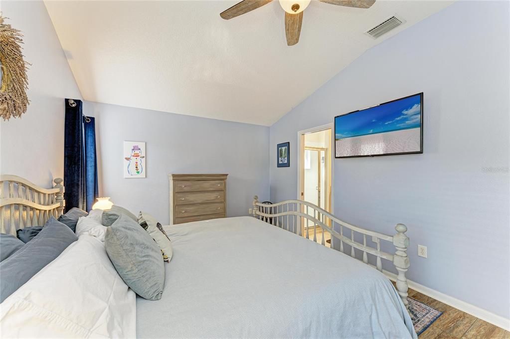 待售: $425,000 (3 贝兹, 2 浴室, 1358 平方英尺)