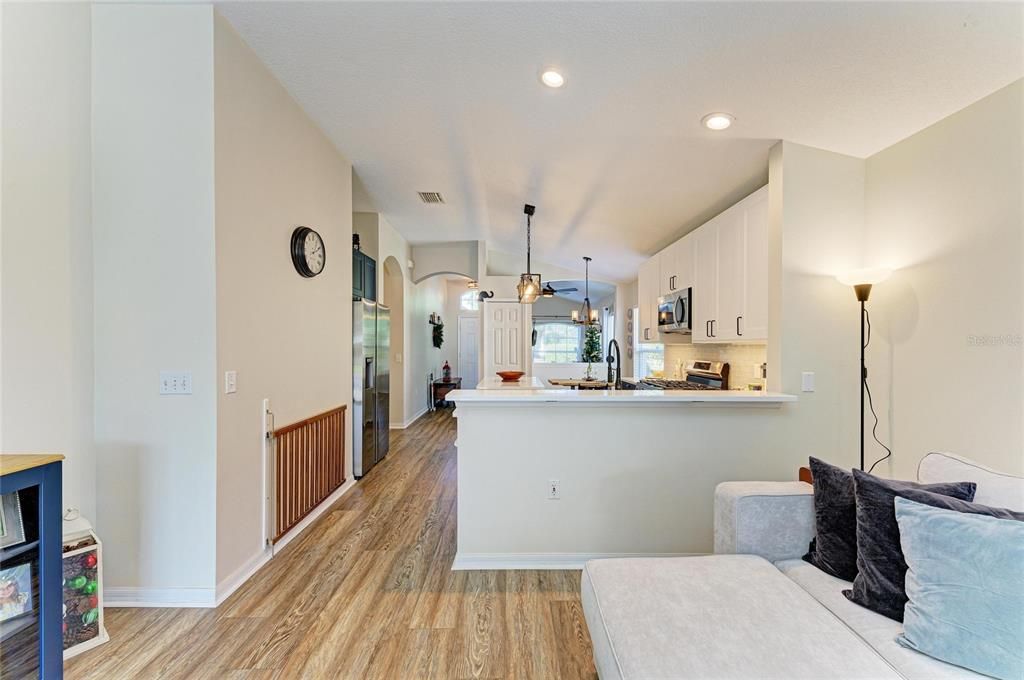 待售: $425,000 (3 贝兹, 2 浴室, 1358 平方英尺)