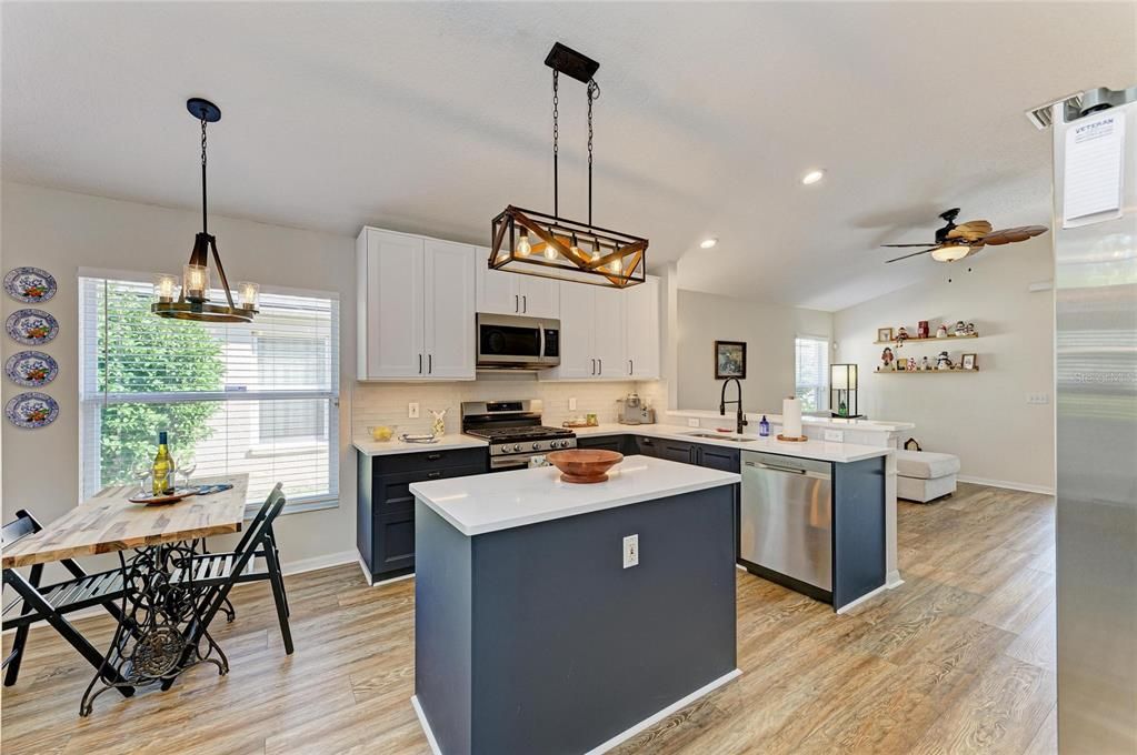 待售: $425,000 (3 贝兹, 2 浴室, 1358 平方英尺)