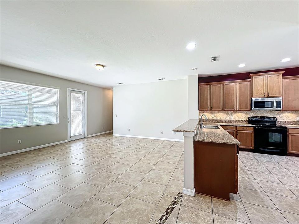 For Rent: $2,700 (4 beds, 2 baths, 1910 Square Feet)