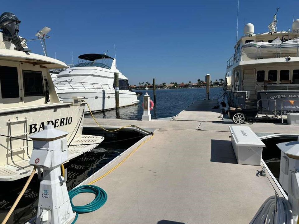 待售: $289,000 (0.03 acres)