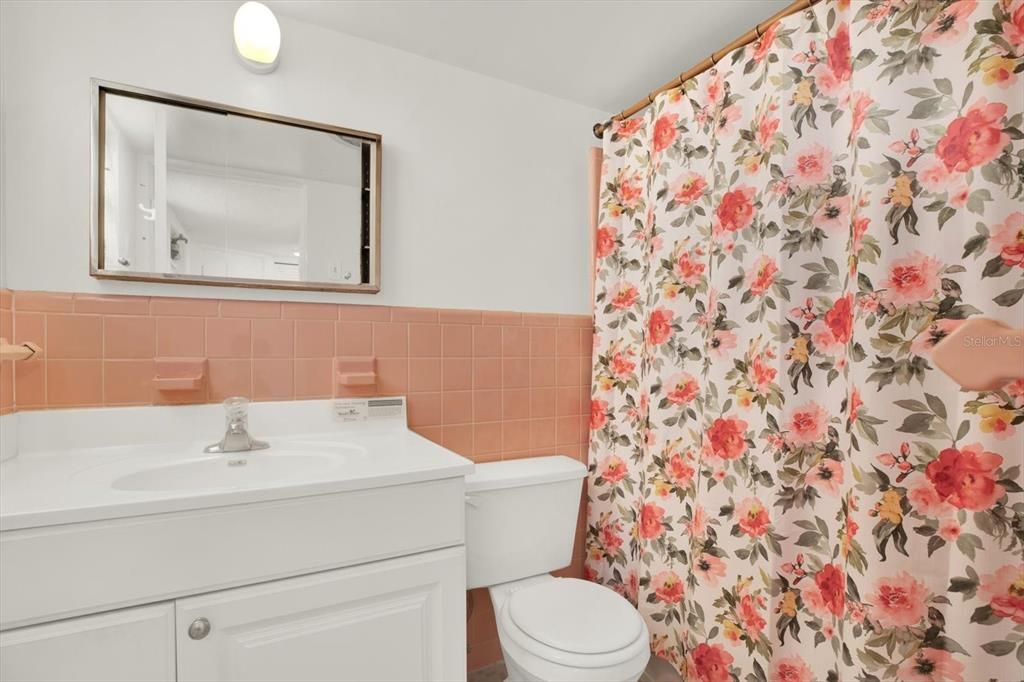 For Sale: $200,000 (0 beds, 1 baths, 400 Square Feet)