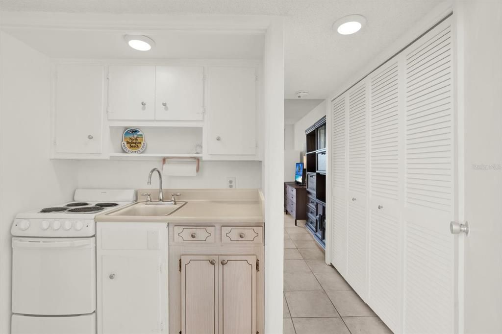 For Sale: $200,000 (0 beds, 1 baths, 400 Square Feet)