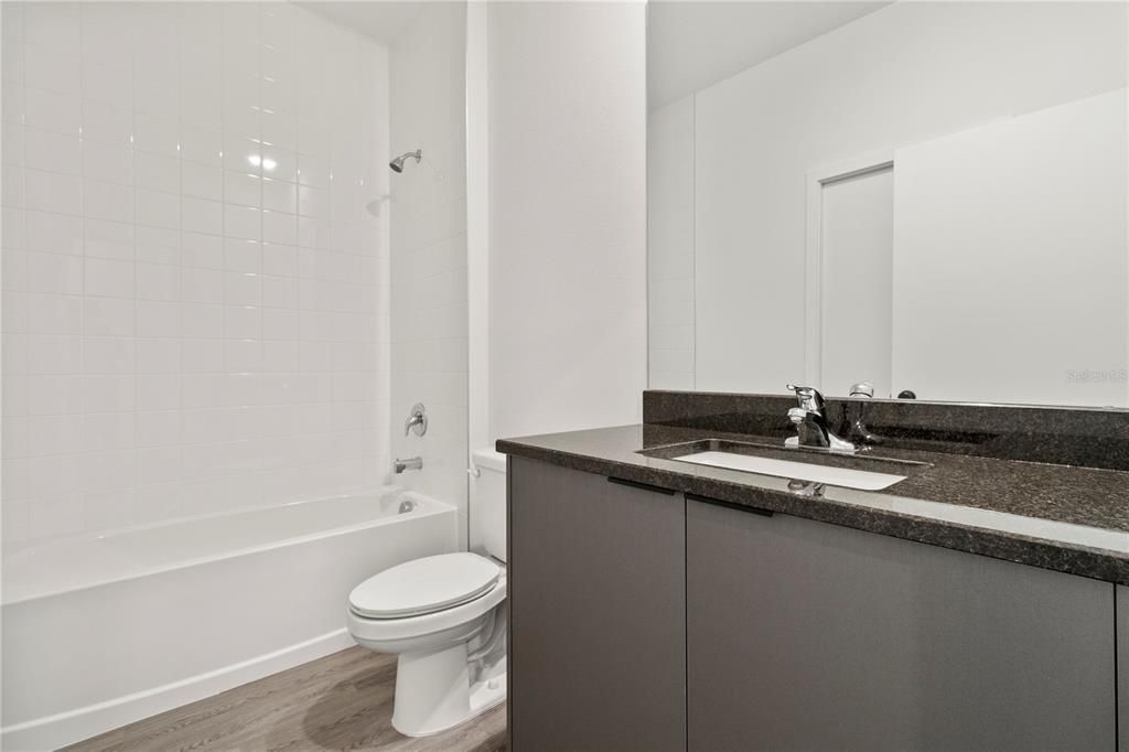 出租: $2,250 (3 贝兹, 3 浴室, 1360 平方英尺)