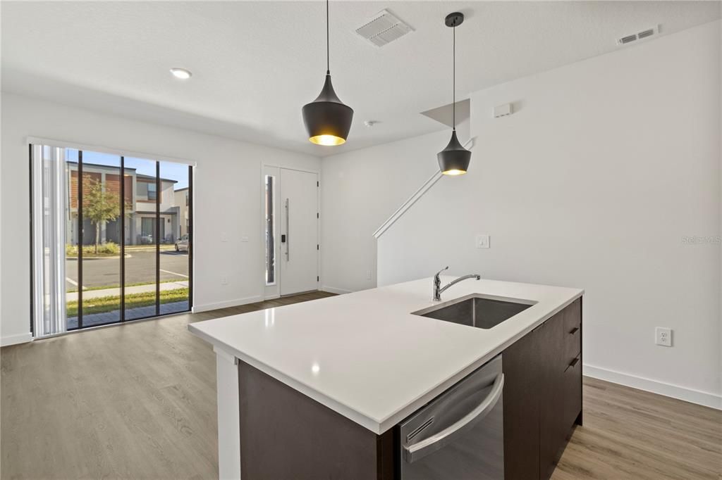 出租: $2,250 (3 贝兹, 3 浴室, 1360 平方英尺)