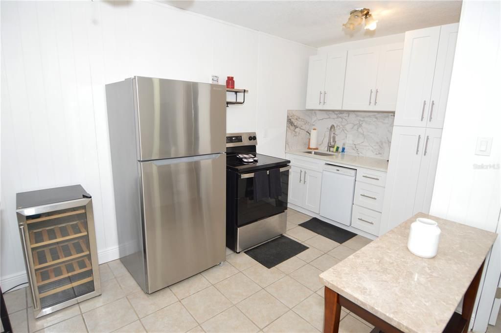 For Rent: $2,300 (1 beds, 1 baths, 625 Square Feet)