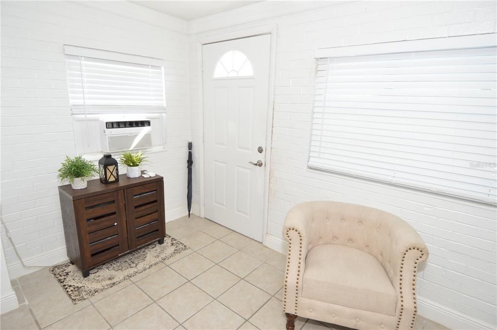 For Rent: $2,300 (1 beds, 1 baths, 625 Square Feet)