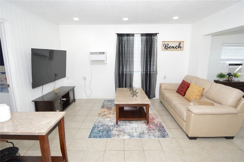 For Rent: $2,300 (1 beds, 1 baths, 625 Square Feet)