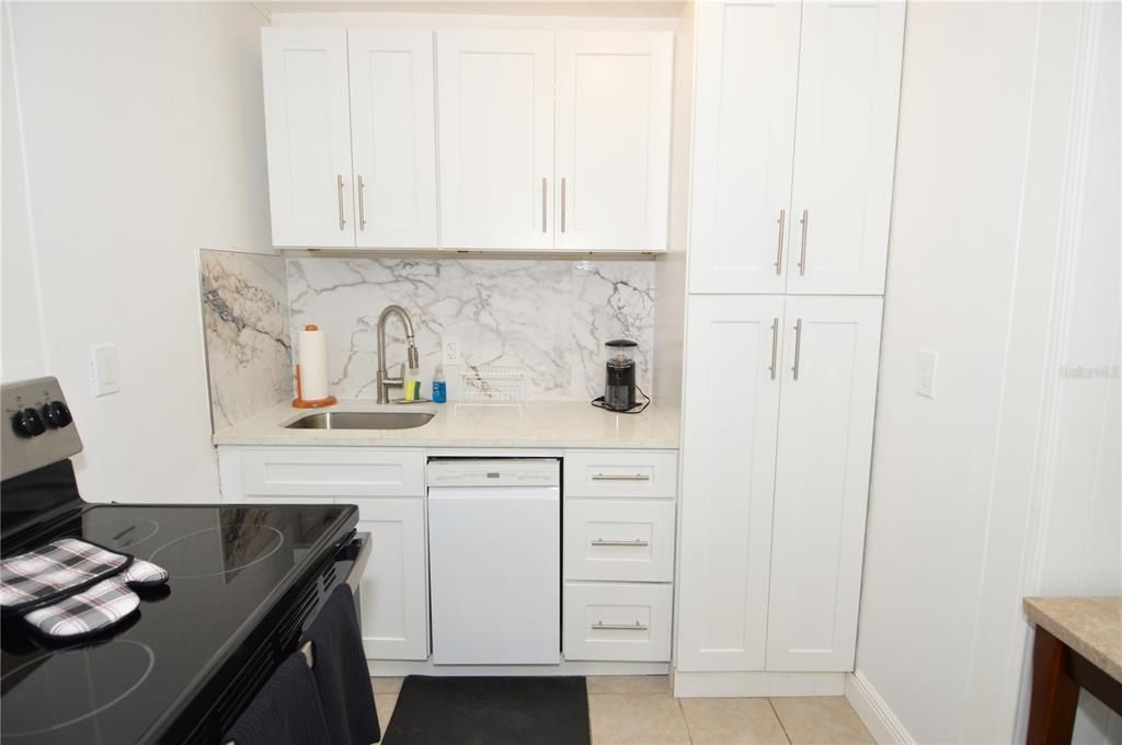 For Rent: $2,300 (1 beds, 1 baths, 625 Square Feet)