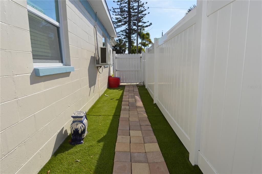 For Rent: $2,300 (1 beds, 1 baths, 625 Square Feet)