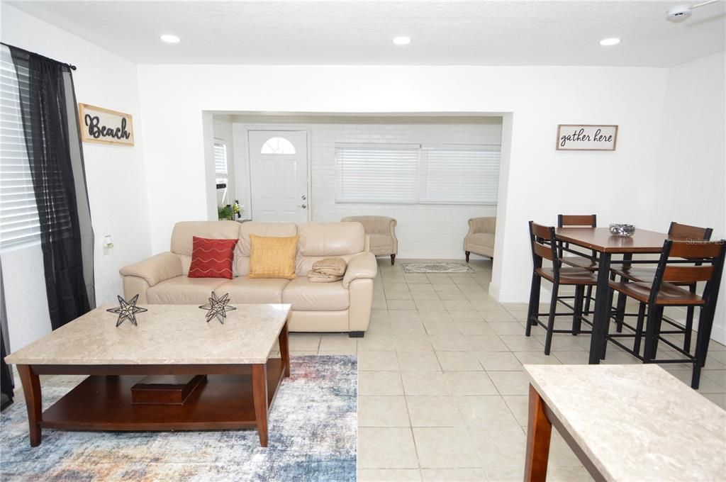 For Rent: $2,300 (1 beds, 1 baths, 625 Square Feet)