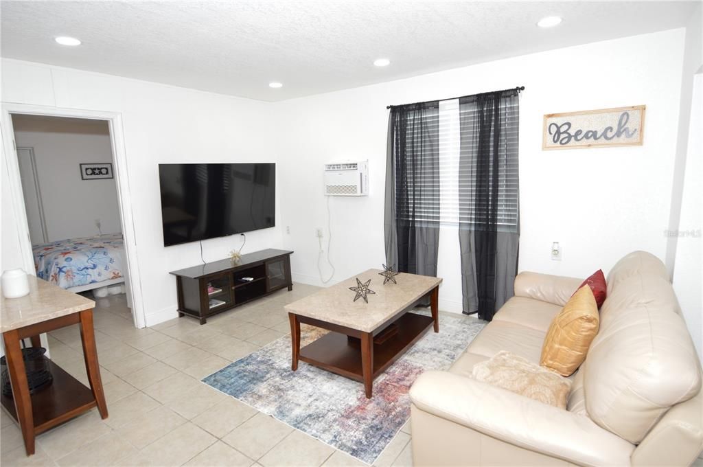 For Rent: $2,300 (1 beds, 1 baths, 625 Square Feet)