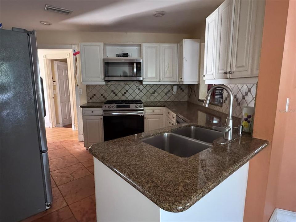 待售: $389,000 (3 贝兹, 2 浴室, 2121 平方英尺)