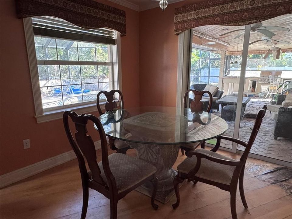 待售: $389,000 (3 贝兹, 2 浴室, 2121 平方英尺)