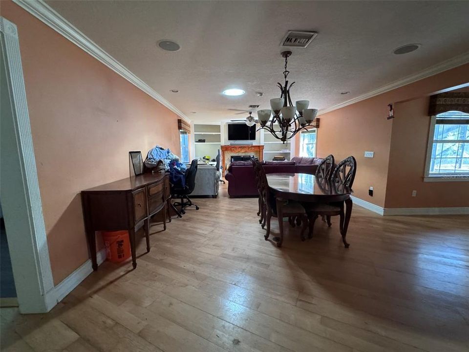 待售: $389,000 (3 贝兹, 2 浴室, 2121 平方英尺)