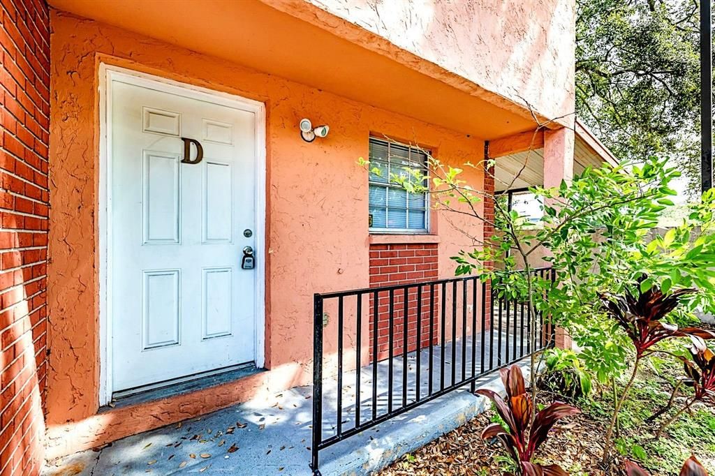 For Rent: $1,700 (2 beds, 1 baths, 798 Square Feet)