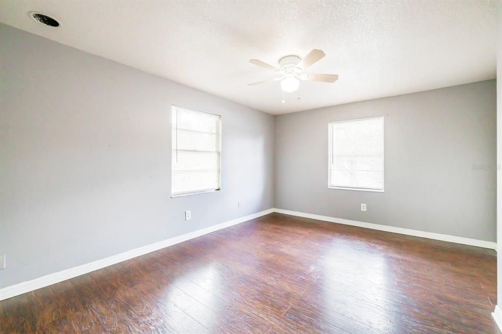 For Rent: $1,700 (2 beds, 1 baths, 798 Square Feet)