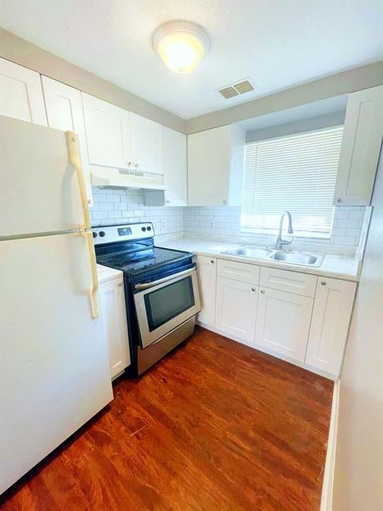 For Rent: $1,700 (2 beds, 1 baths, 798 Square Feet)