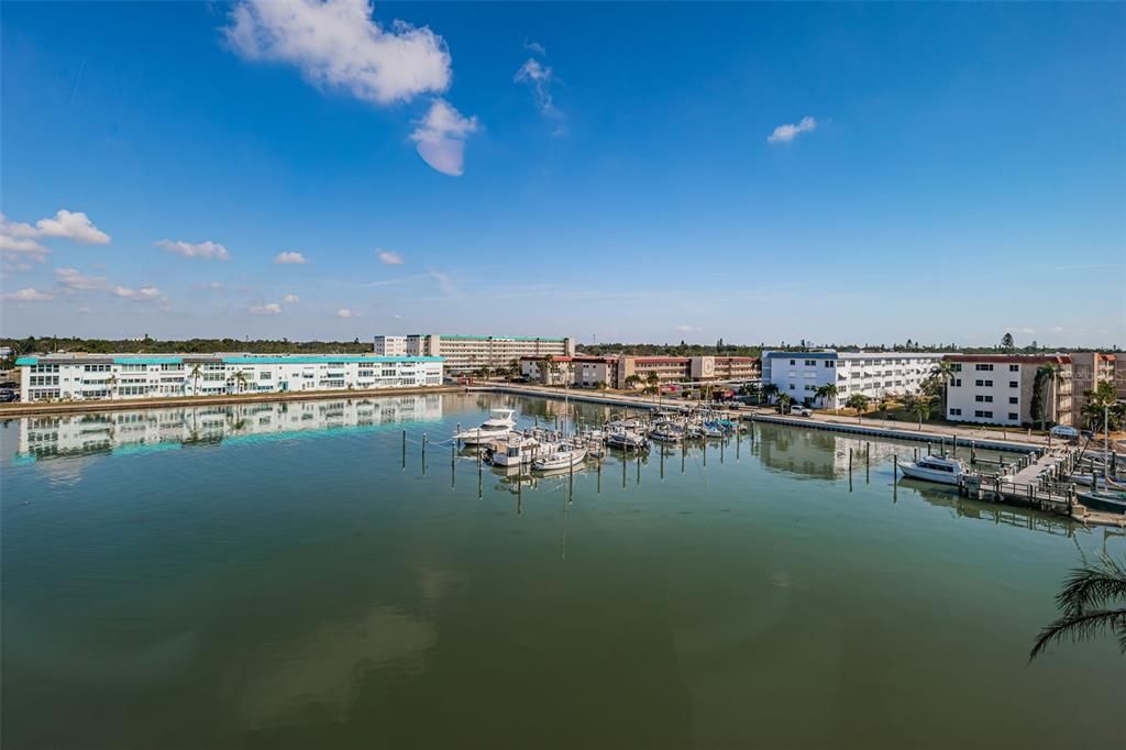 待售: $215,000 (1 贝兹, 1 浴室, 1060 平方英尺)