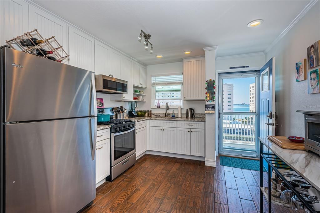 待售: $215,000 (1 贝兹, 1 浴室, 1060 平方英尺)