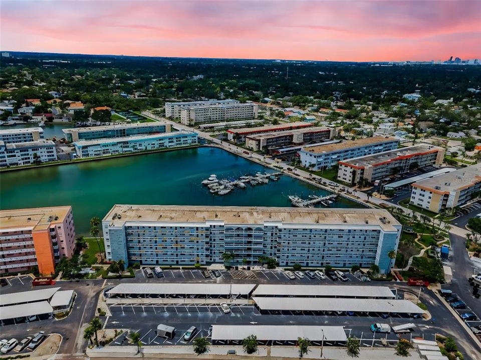 待售: $215,000 (1 贝兹, 1 浴室, 1060 平方英尺)