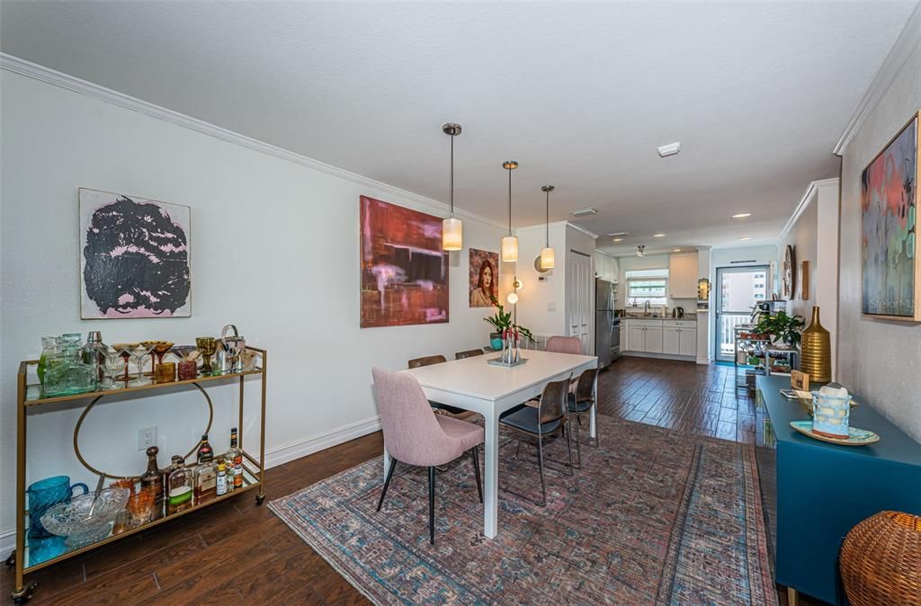 待售: $215,000 (1 贝兹, 1 浴室, 1060 平方英尺)