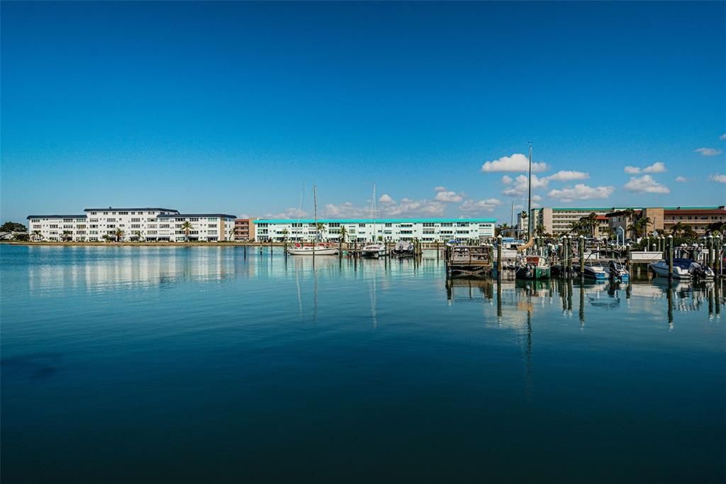 待售: $215,000 (1 贝兹, 1 浴室, 1060 平方英尺)