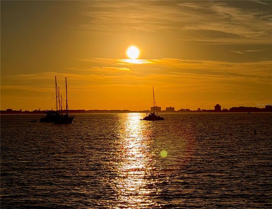 待售: $215,000 (1 贝兹, 1 浴室, 1060 平方英尺)