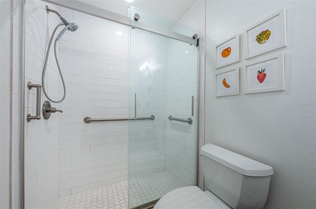 待售: $215,000 (1 贝兹, 1 浴室, 1060 平方英尺)