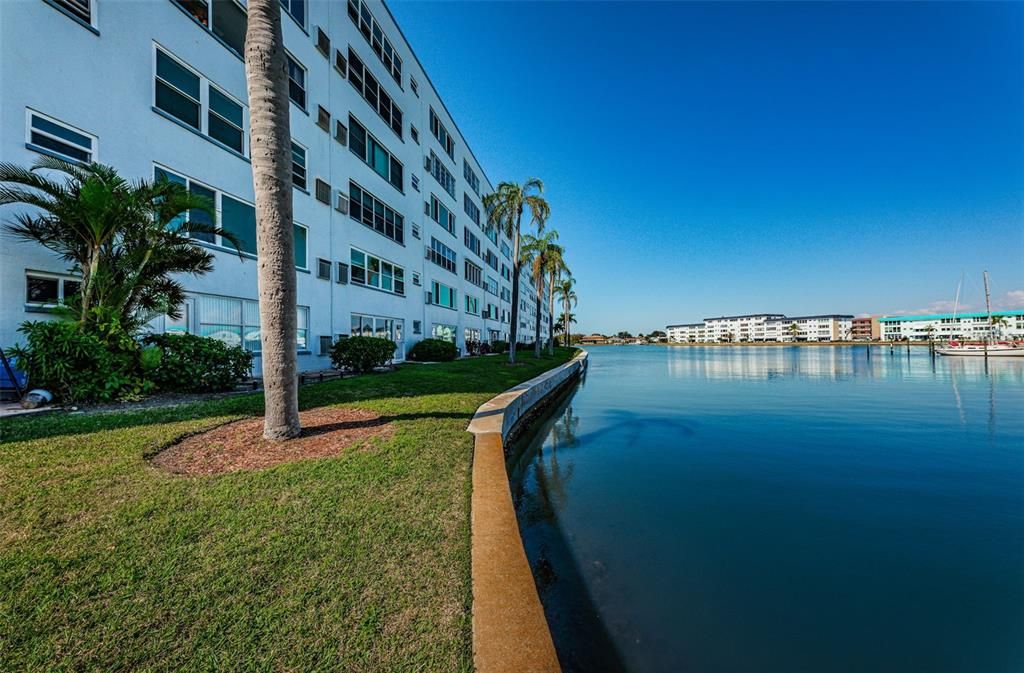 待售: $215,000 (1 贝兹, 1 浴室, 1060 平方英尺)