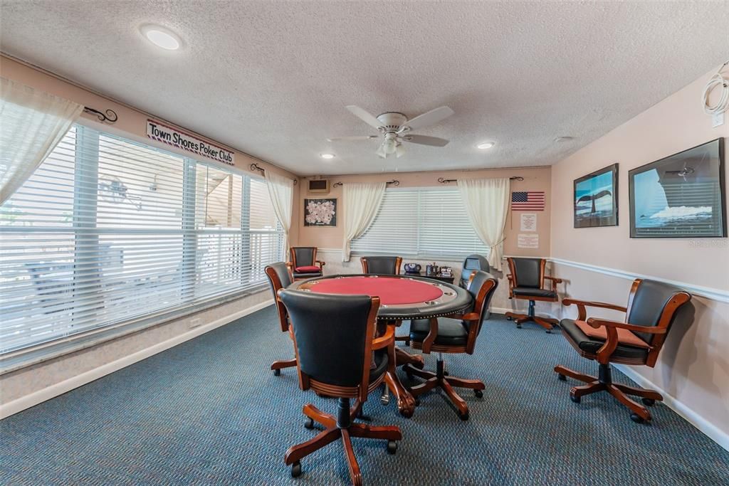 待售: $215,000 (1 贝兹, 1 浴室, 1060 平方英尺)