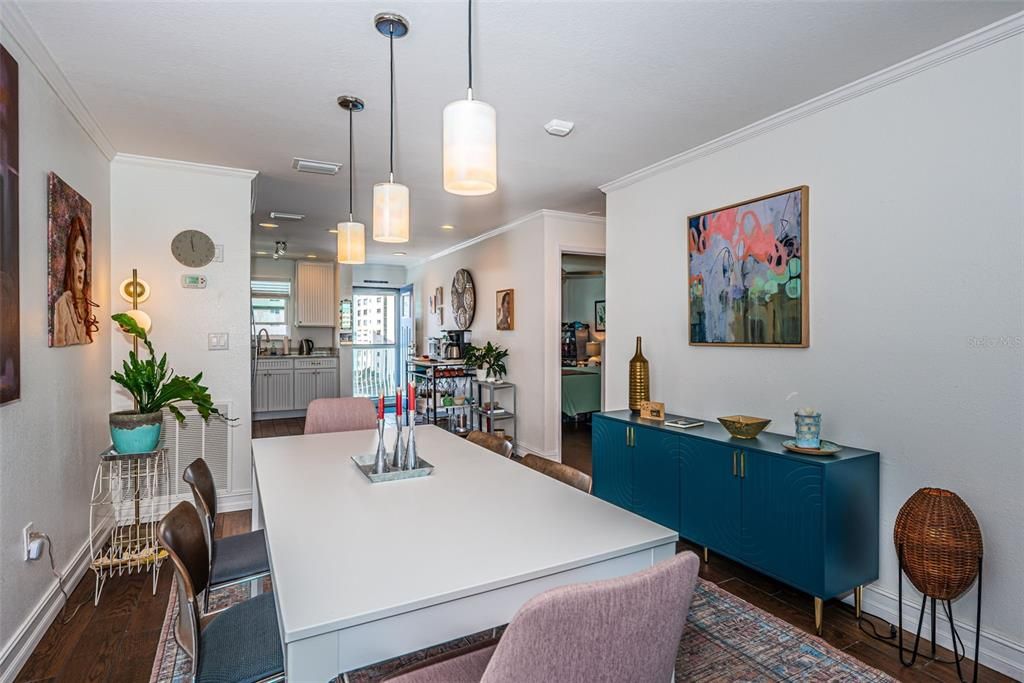 待售: $215,000 (1 贝兹, 1 浴室, 1060 平方英尺)