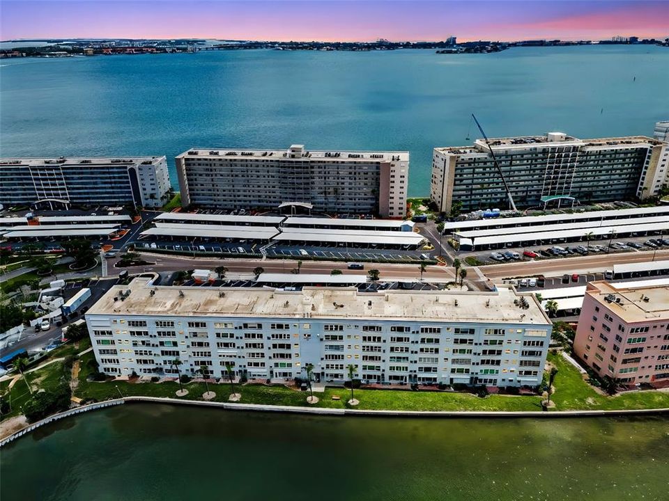 待售: $215,000 (1 贝兹, 1 浴室, 1060 平方英尺)