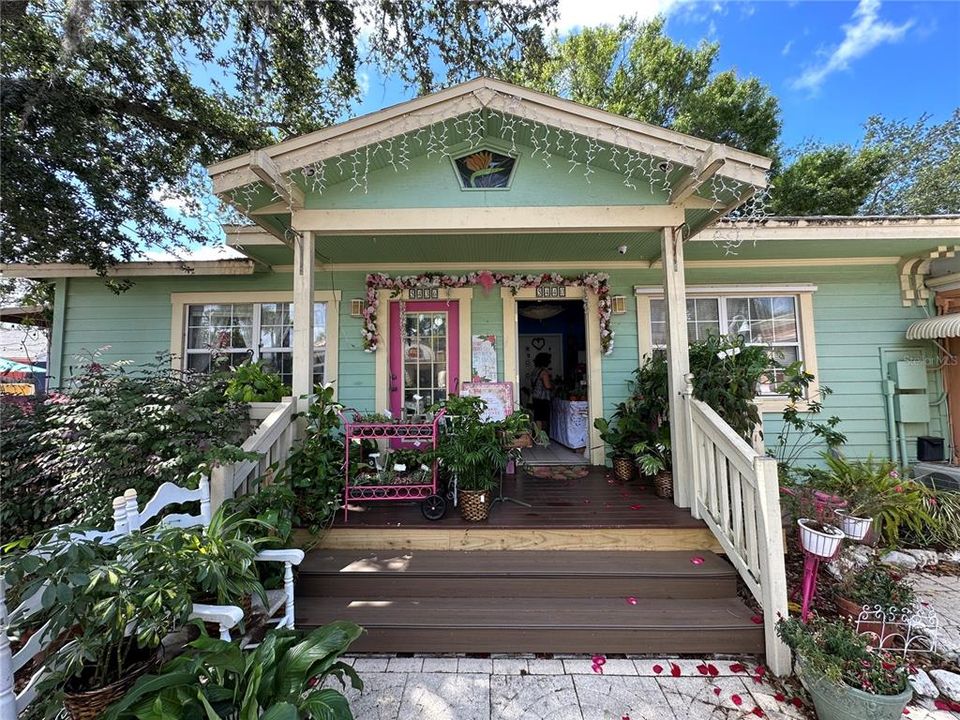 待售: $215,000 (1 贝兹, 1 浴室, 1060 平方英尺)