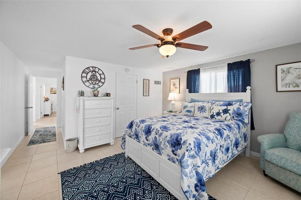 For Sale: $315,000 (2 beds, 2 baths, 1276 Square Feet)