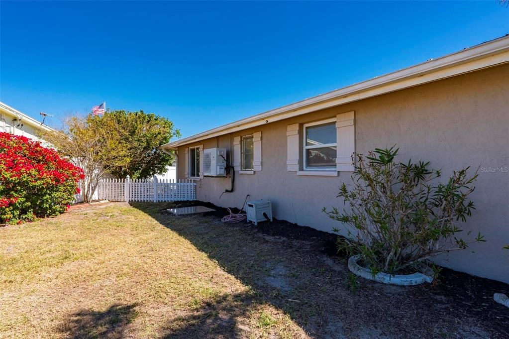 For Sale: $315,000 (2 beds, 2 baths, 1276 Square Feet)